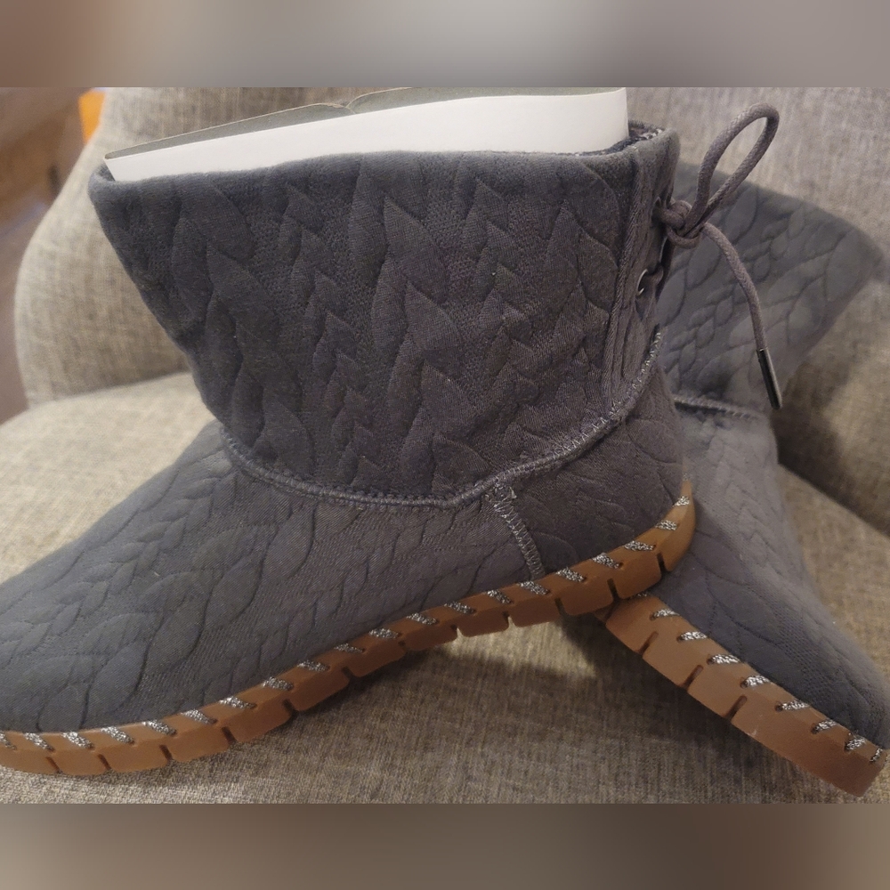 BRAND NEW Size 10 Womens Shoes Grey MUK LUKS
